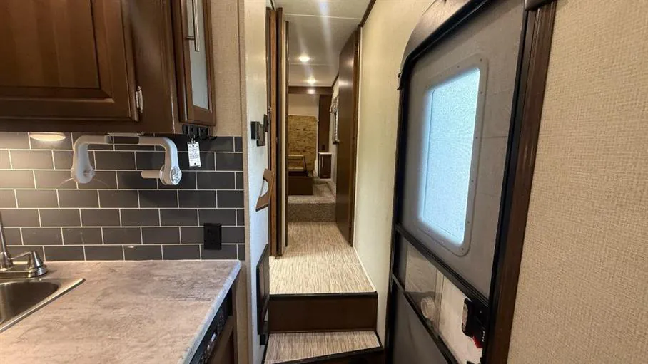 2018 Forest River Wildcat 30GT, Photos photo 23