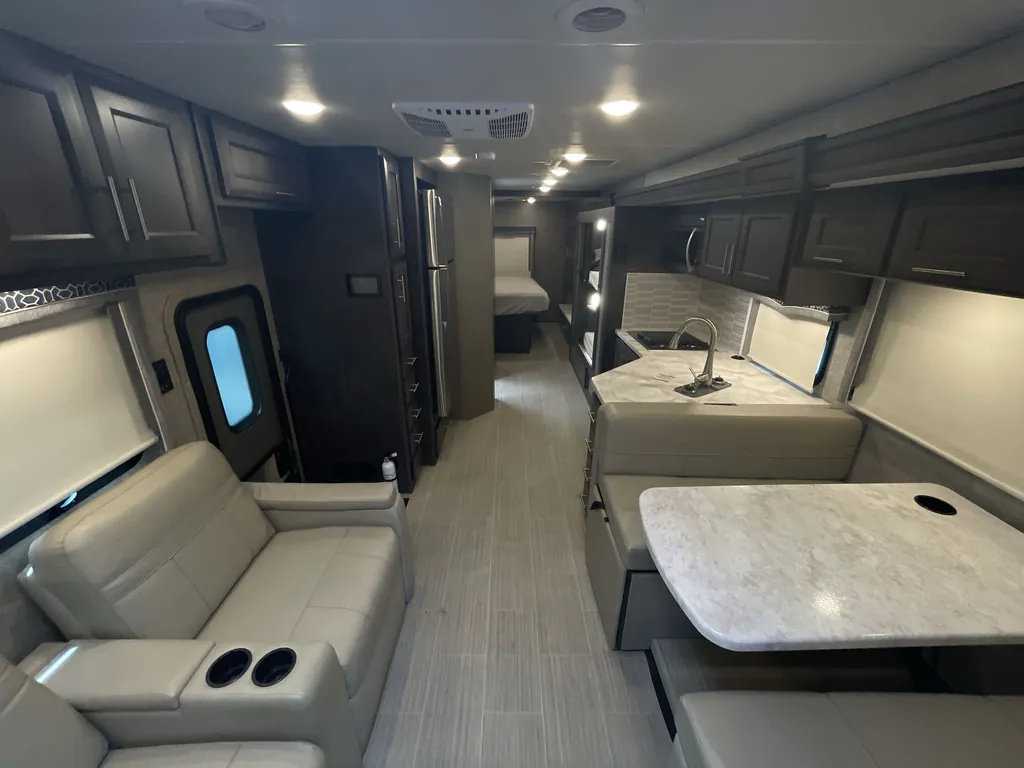 2022 Thor Motor Coach Magnitude RS36, Photos photo 2