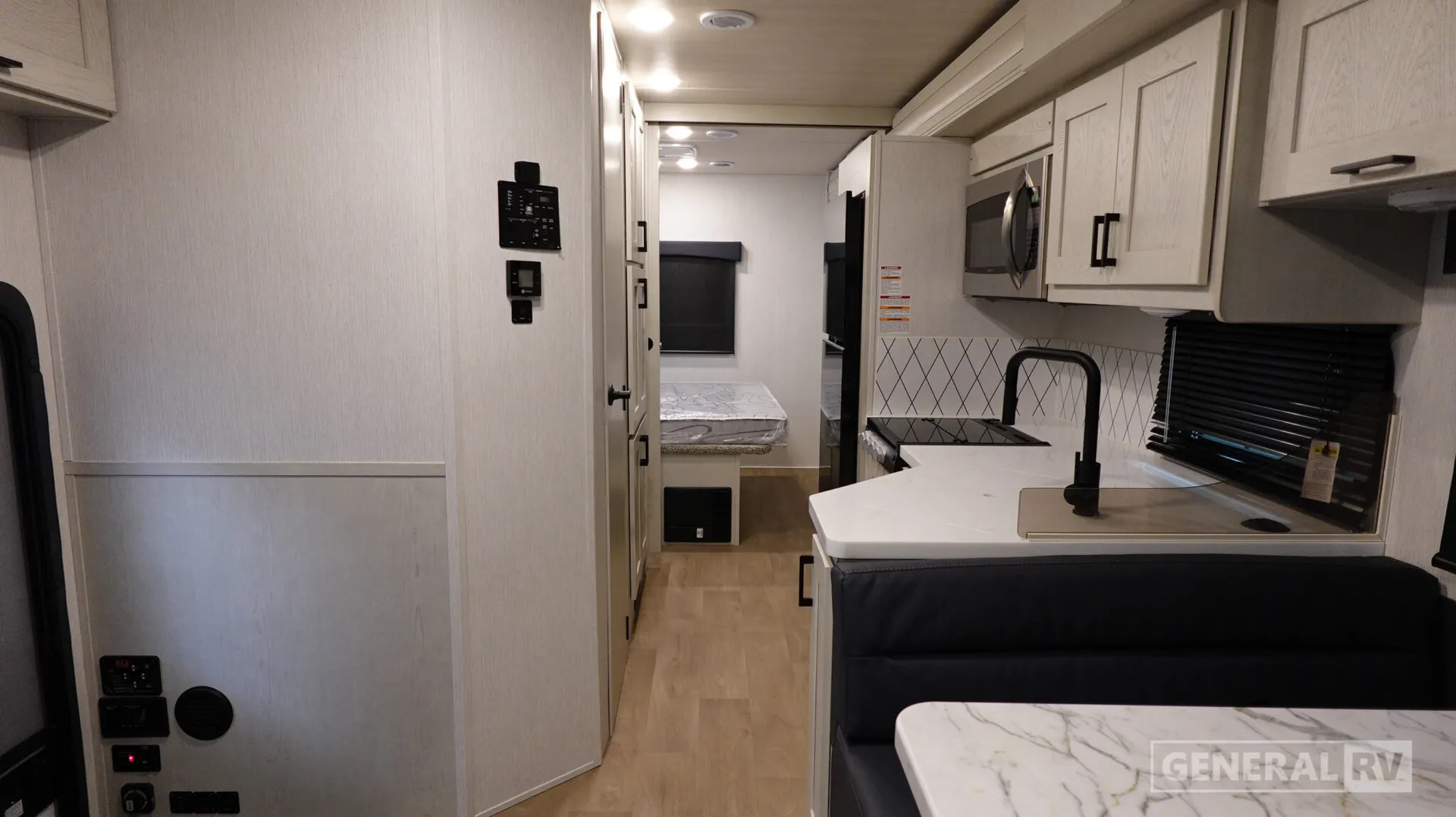 2027 NeXus RV Maximus 32MX - Photo 3