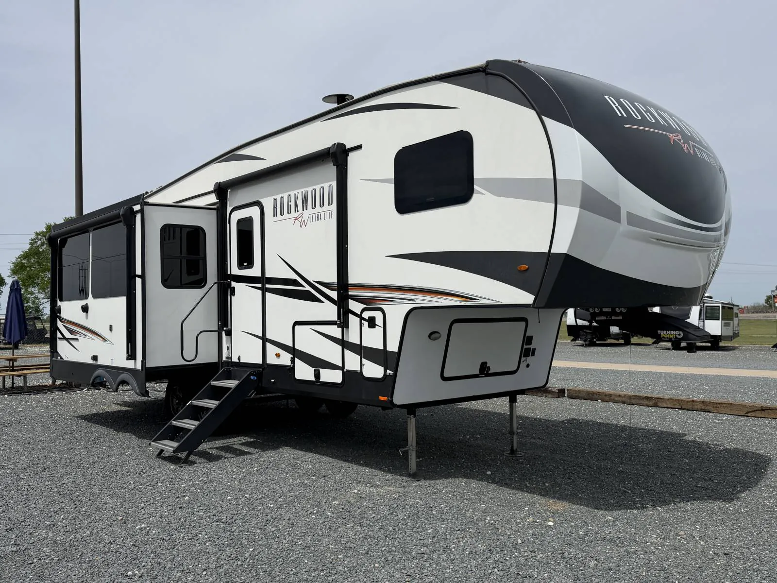 2022 Forest River Rockwood Ultra Lite 2883WS - Photo 2