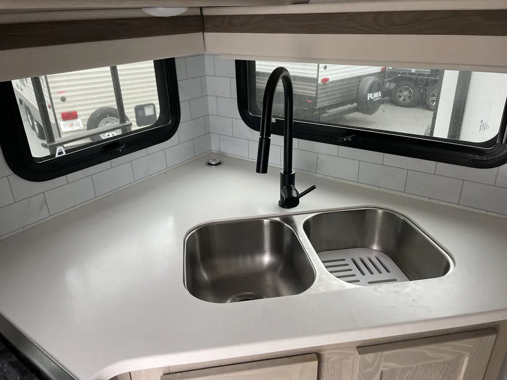 2022 Forest River Rockwood Ultra Lite 2614BS, Photos photo 10