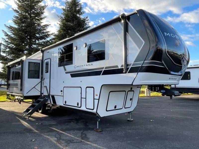 2026 Keystone Montana 3231CK - Photo 2