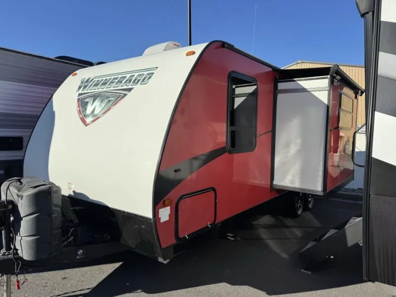 2017 Winnebago Minnie 2201 DS - Photo 3