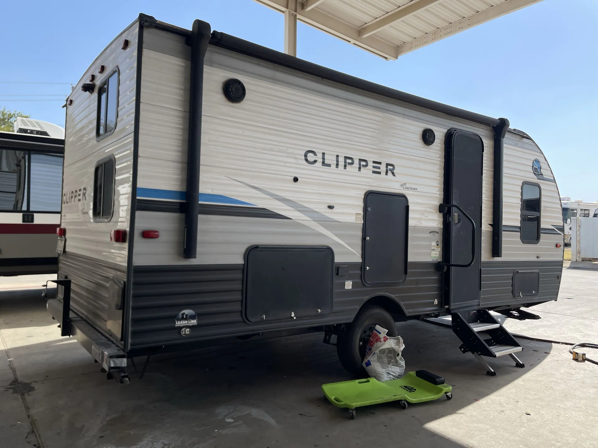 2022 Coachmen Clipper 182DBU — campside
