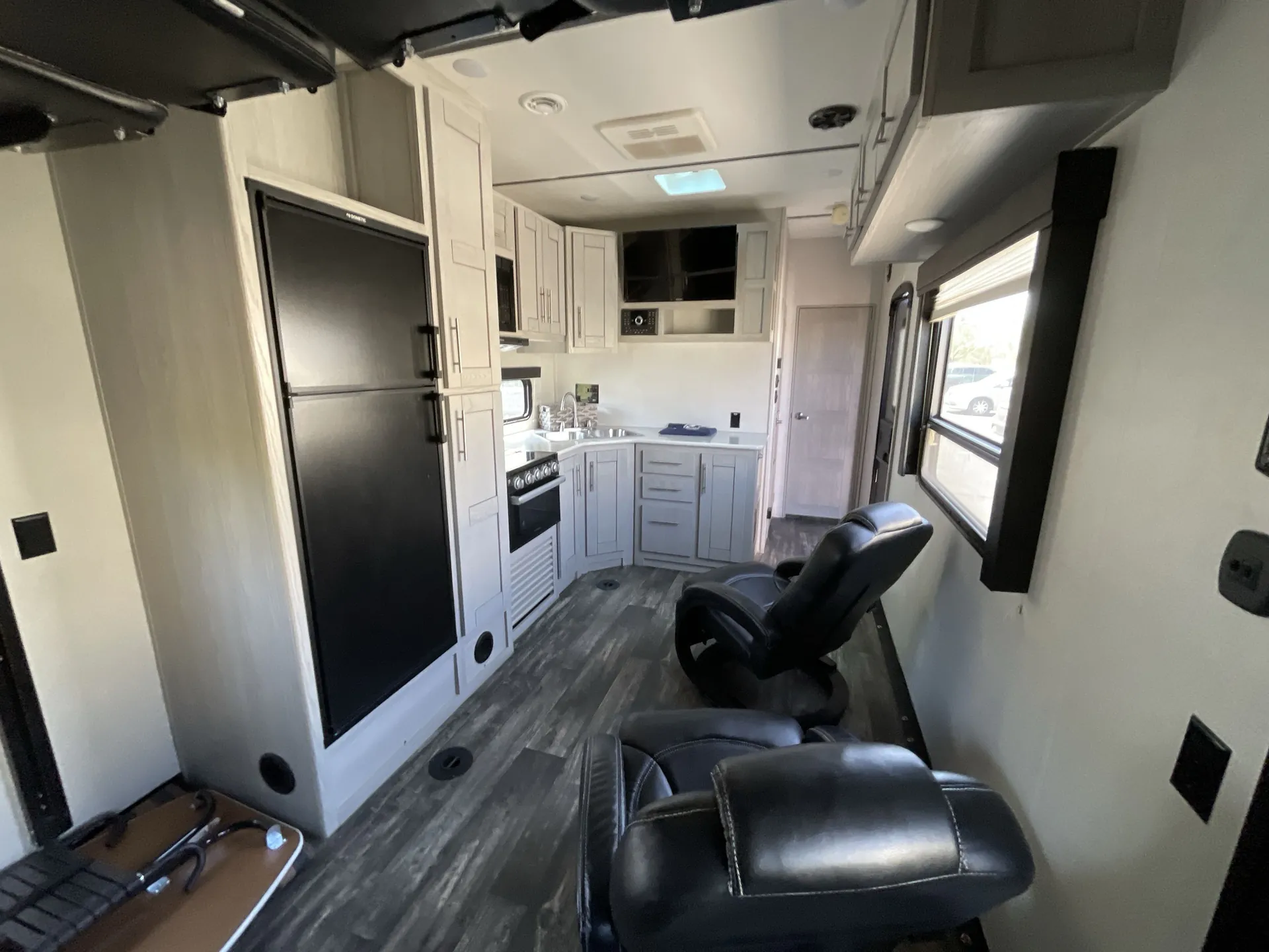 2021 Keystone Impact Vapor Lite 26V — living area main