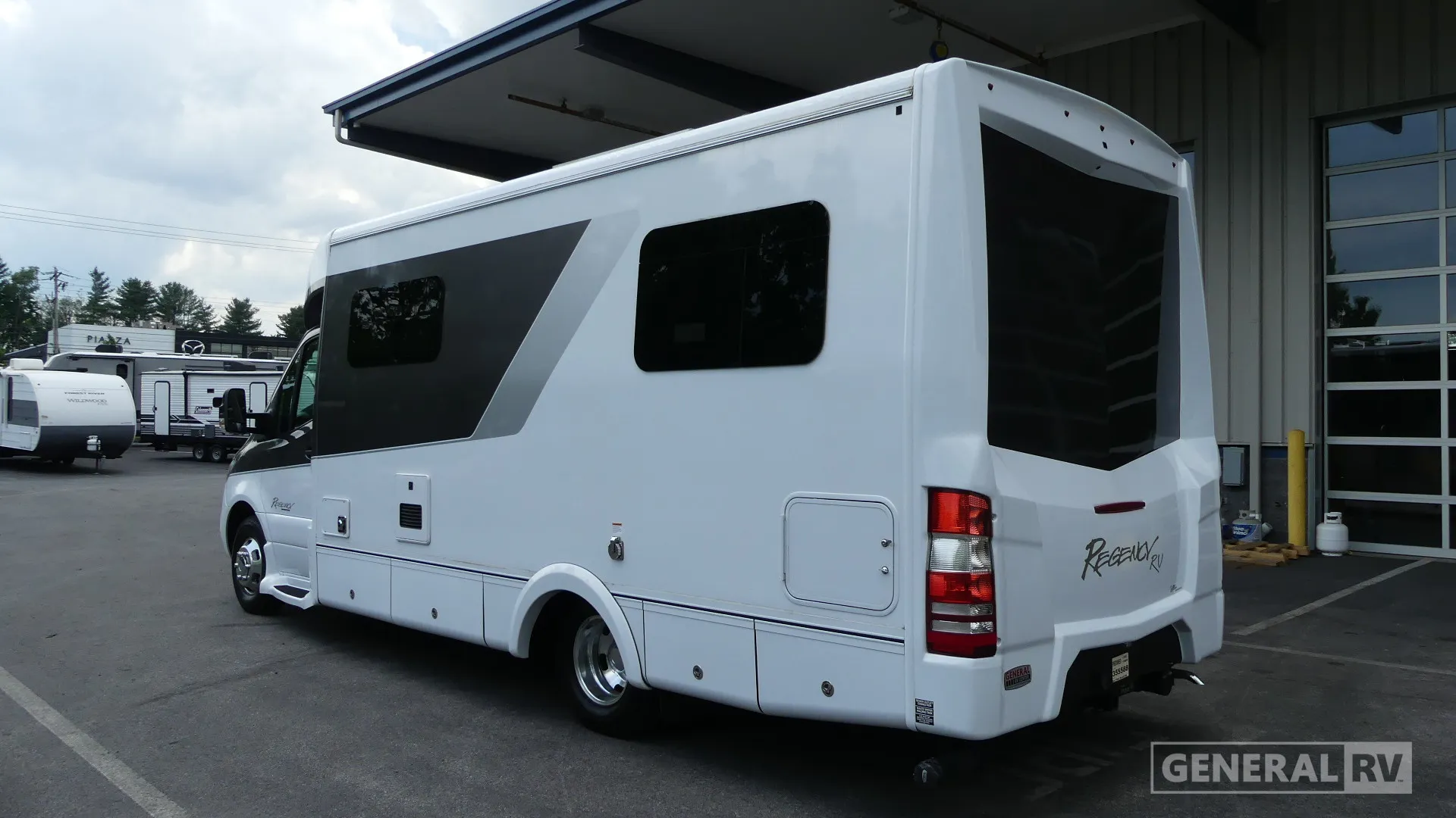 2020 Regency Ultra Brougham 25TB - Photo 4