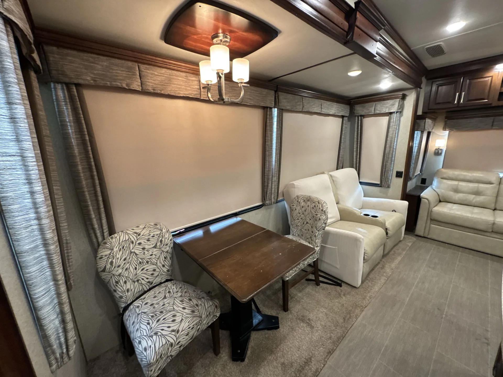 2018 Keystone Alpine 3400RS — living area main