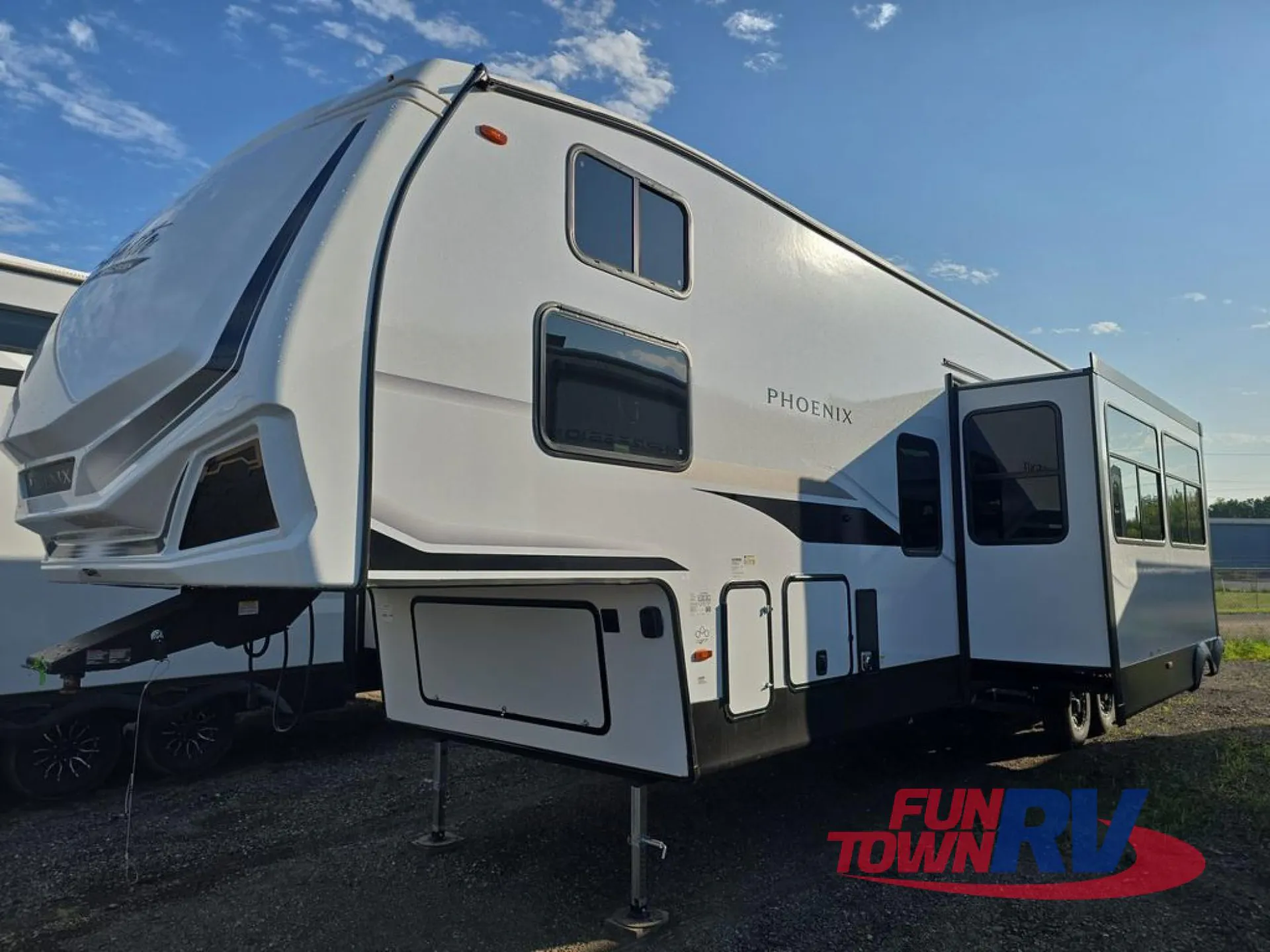 2026 Shasta Phoenix 370BAF - Photo 4