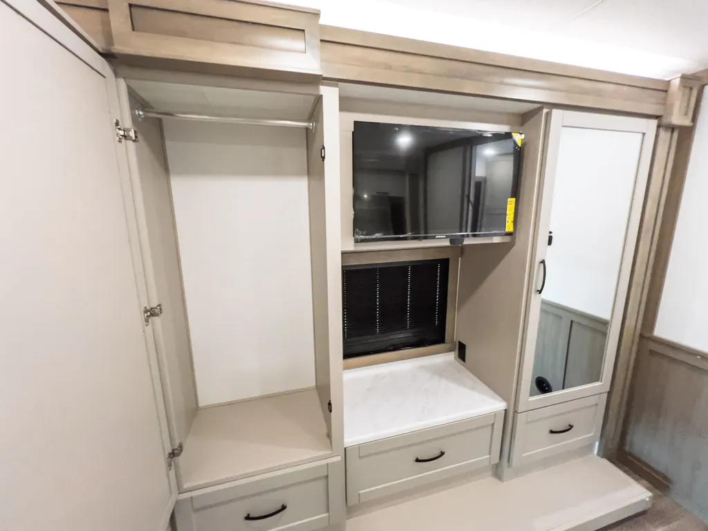 2027 Entegra Coach Vision XL 36C, Photos photo 17