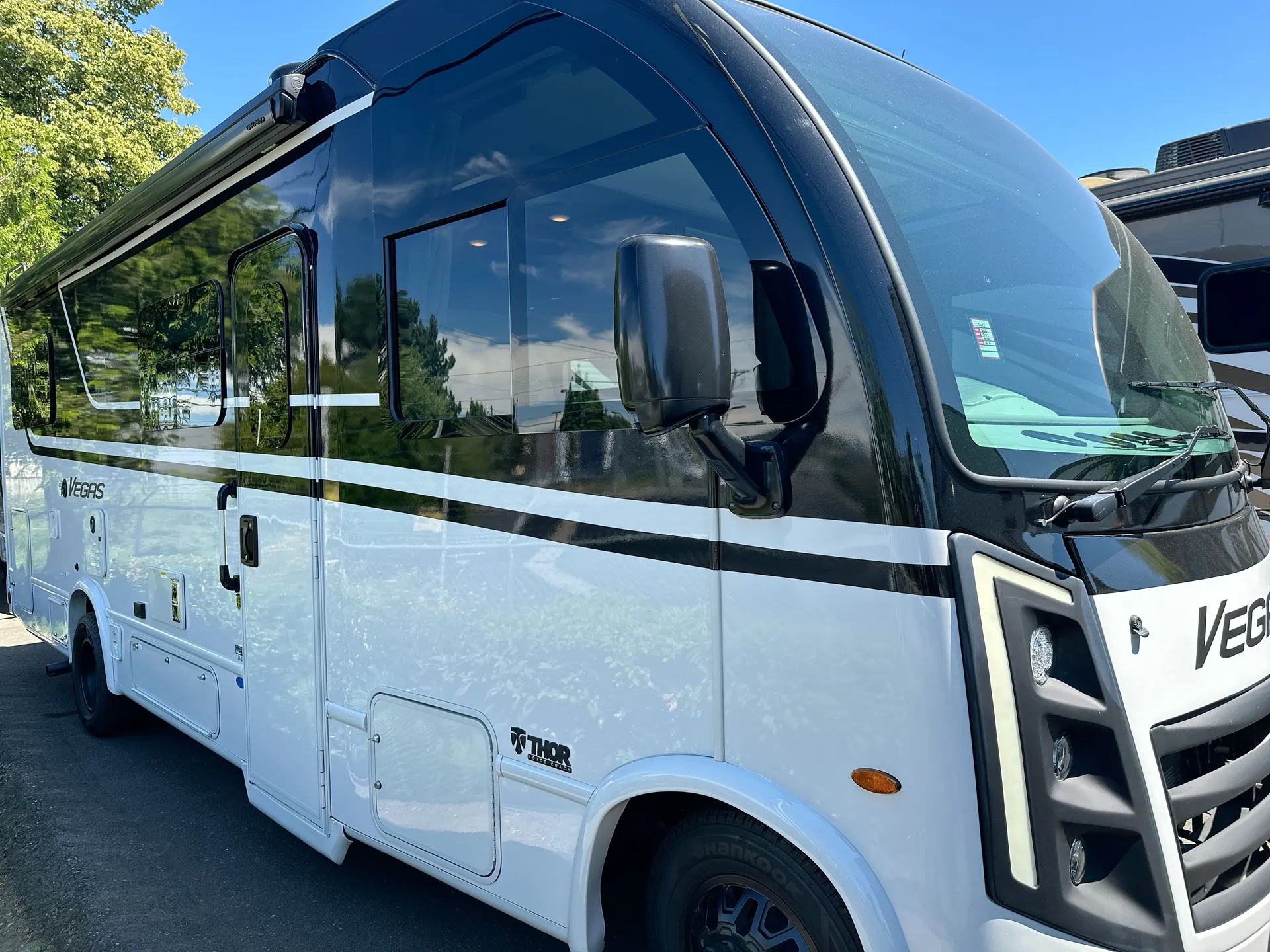 2026 Thor Motor Coach Vegas 262 - Photo 2