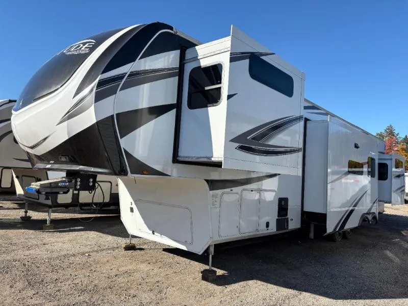 2024 Grand Design Solitude 391DL - Photo 4