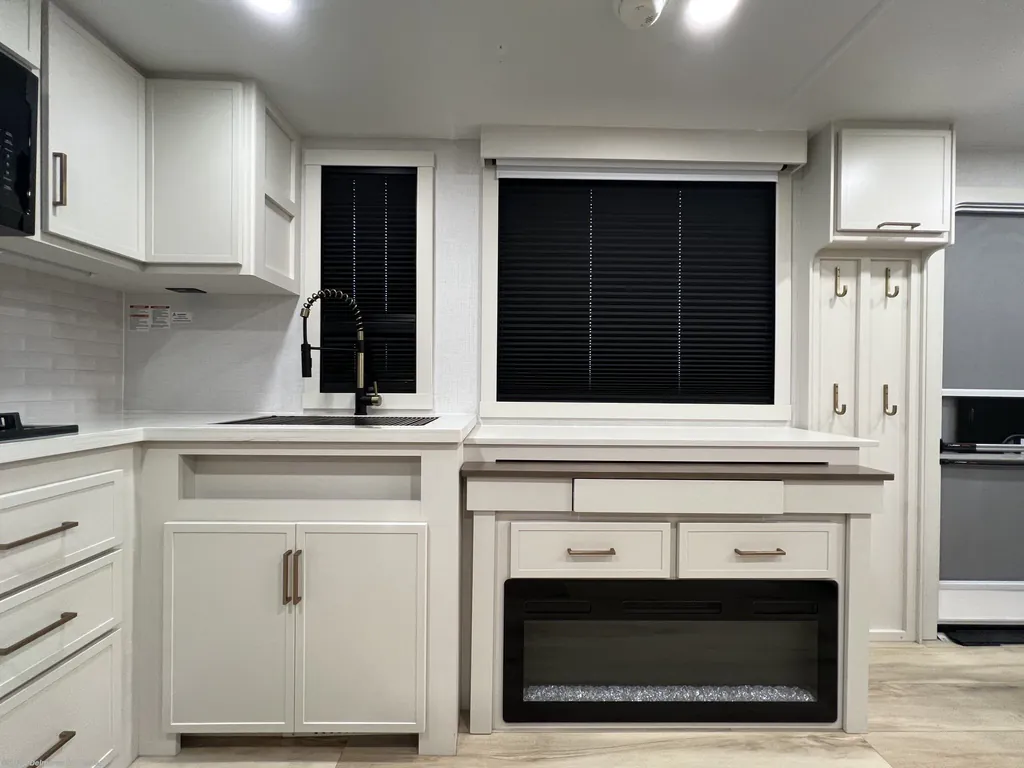 2026 Brinkley Model I 294, Photos photo 17