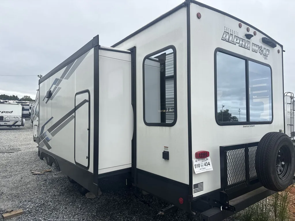 2024 Forest River Cherokee Alpha Wolf 26RL, Photos photo 4
