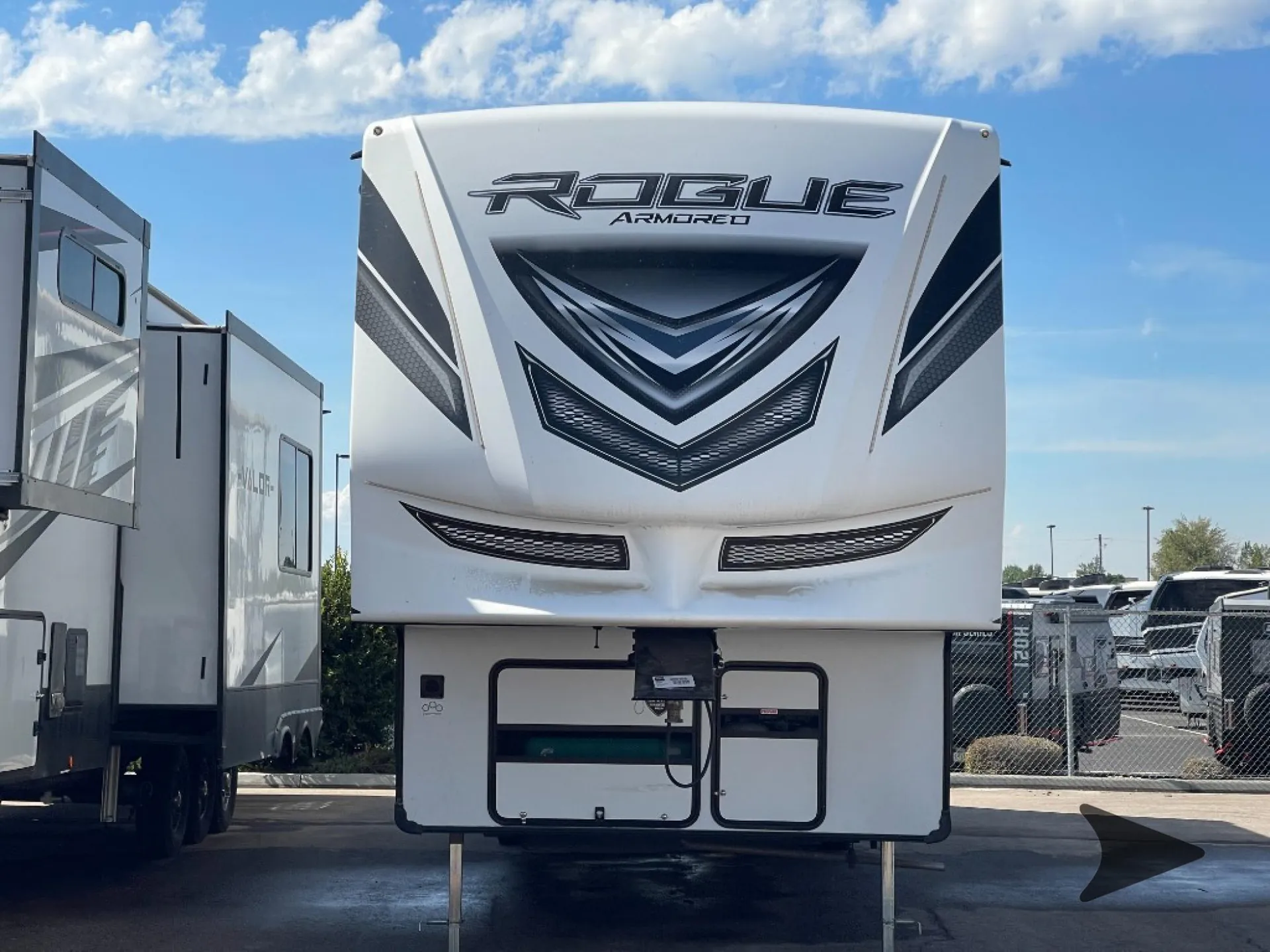 2020 Forest River Vengeance Rogue Armored 351 — Photo 6