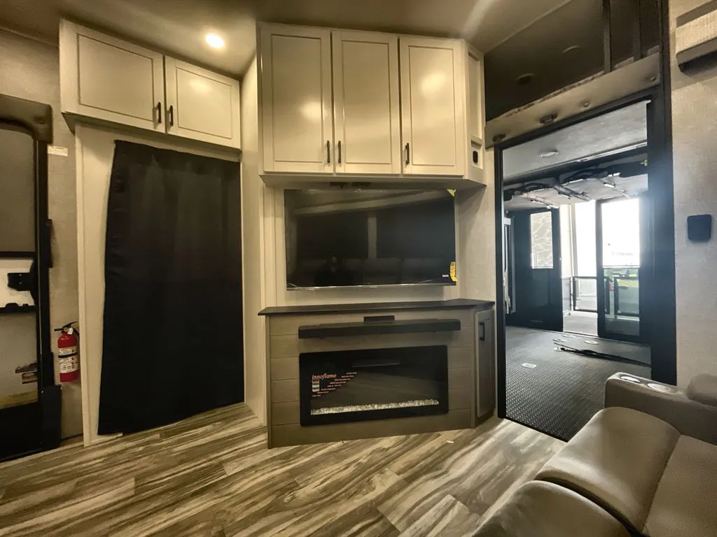 2025 Jayco Seismic Luxury Series 4113, Photos photo 16