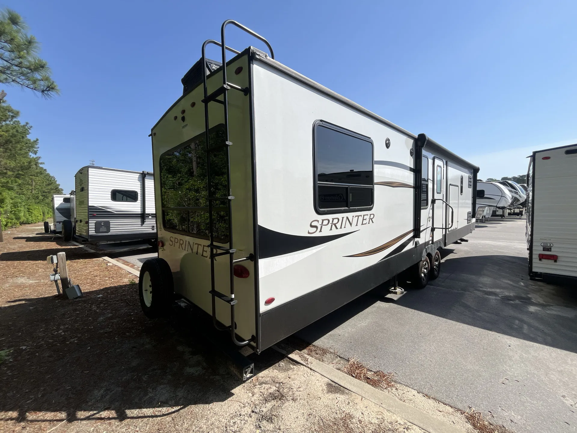 2022 Keystone Sprinter Limited 333FKS — living area main