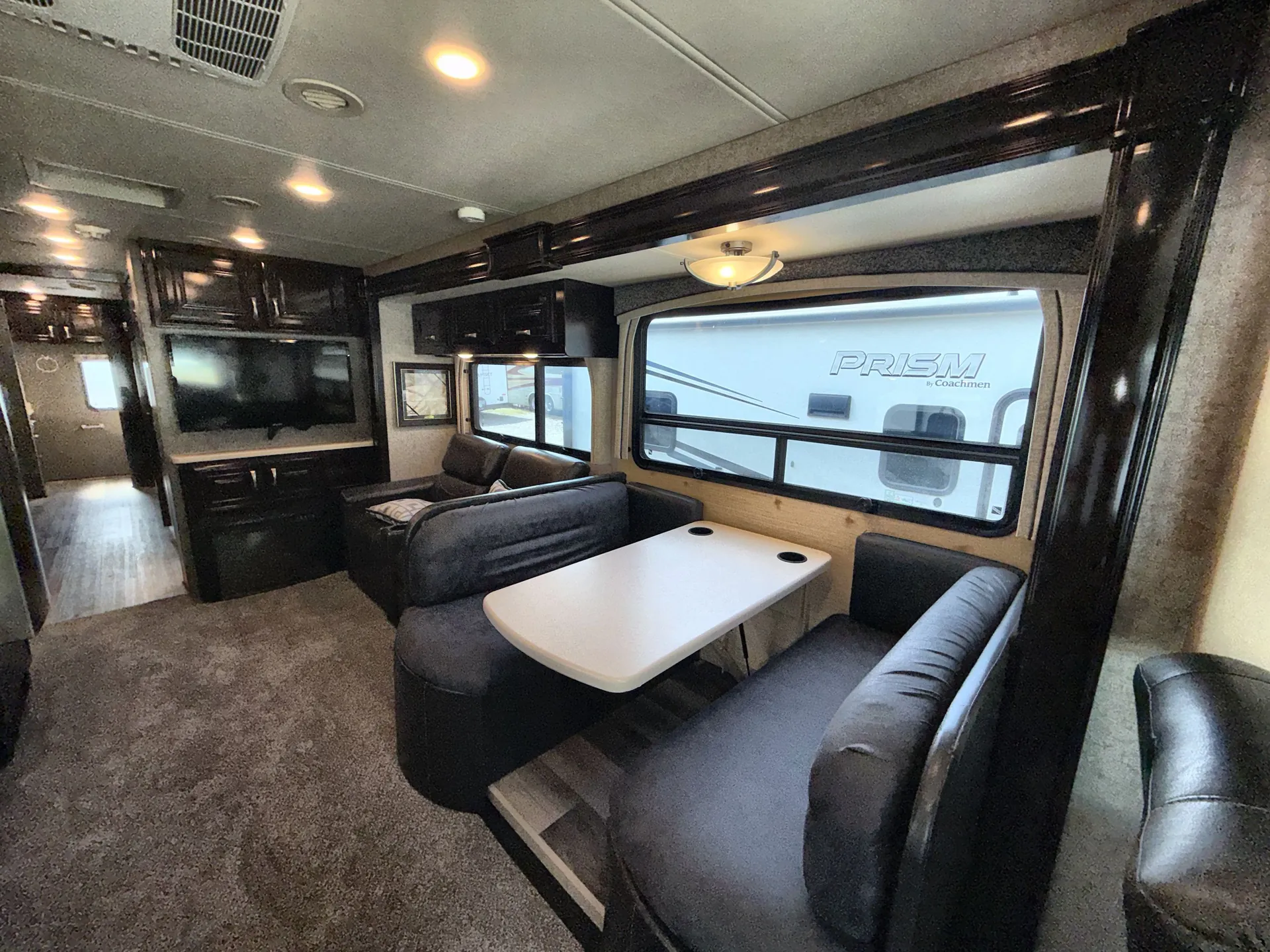 2018 Thor Motor Coach Miramar 37.1 - Photo 3