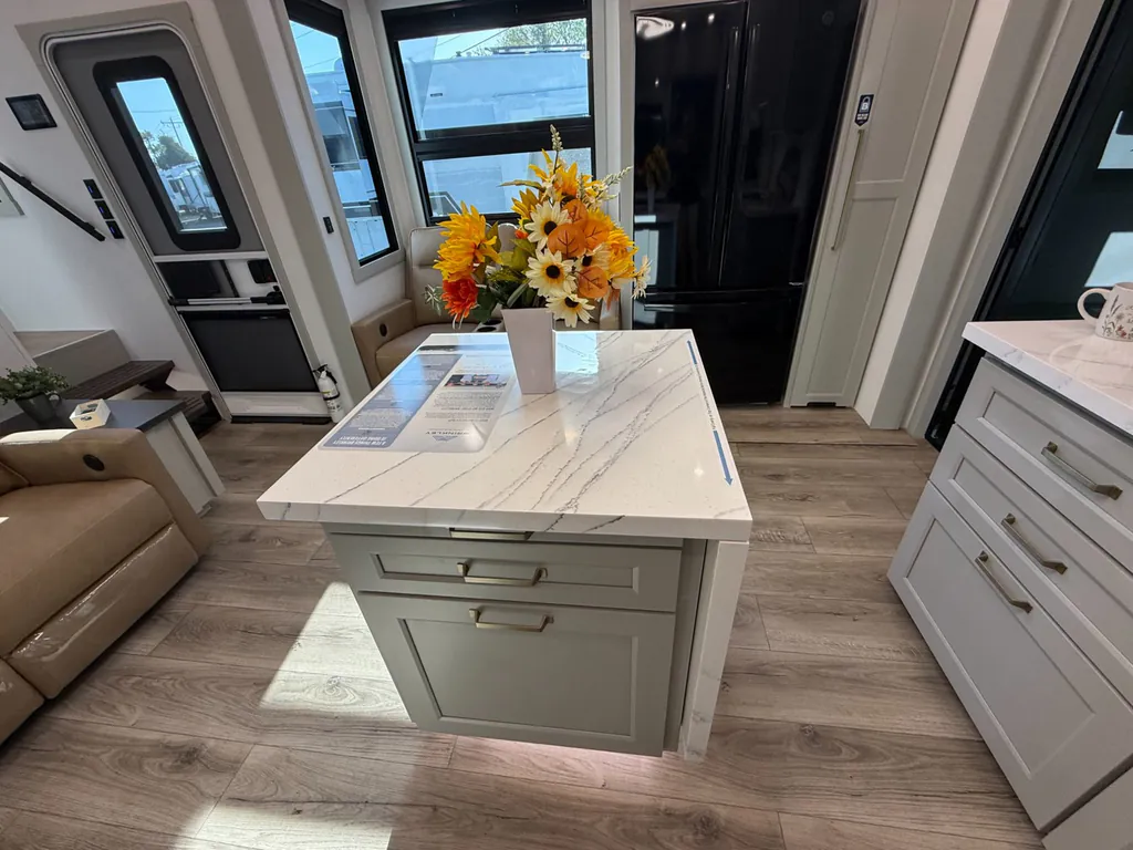 2026 Brinkley Model G 3520, Photos photo 12