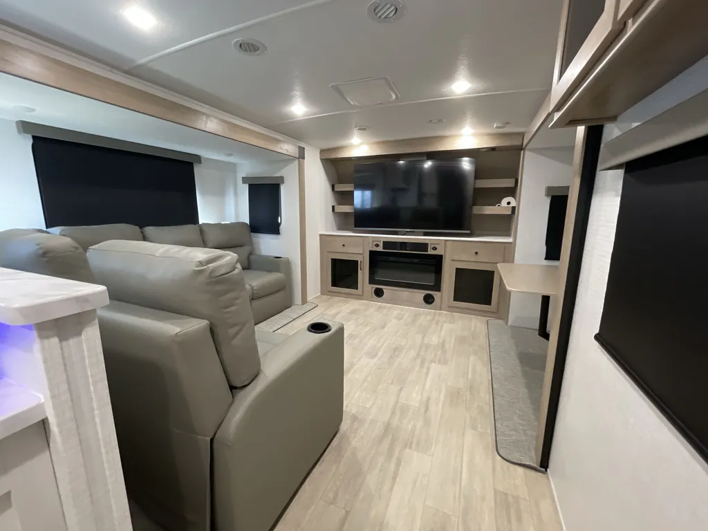 2025 Forest River Solaire 3300FLBS, Photos photo 2