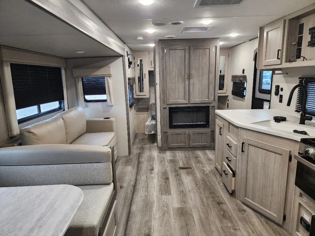 2025 Coachmen Catalina Legacy Edition 243RBS, Photos photo 18