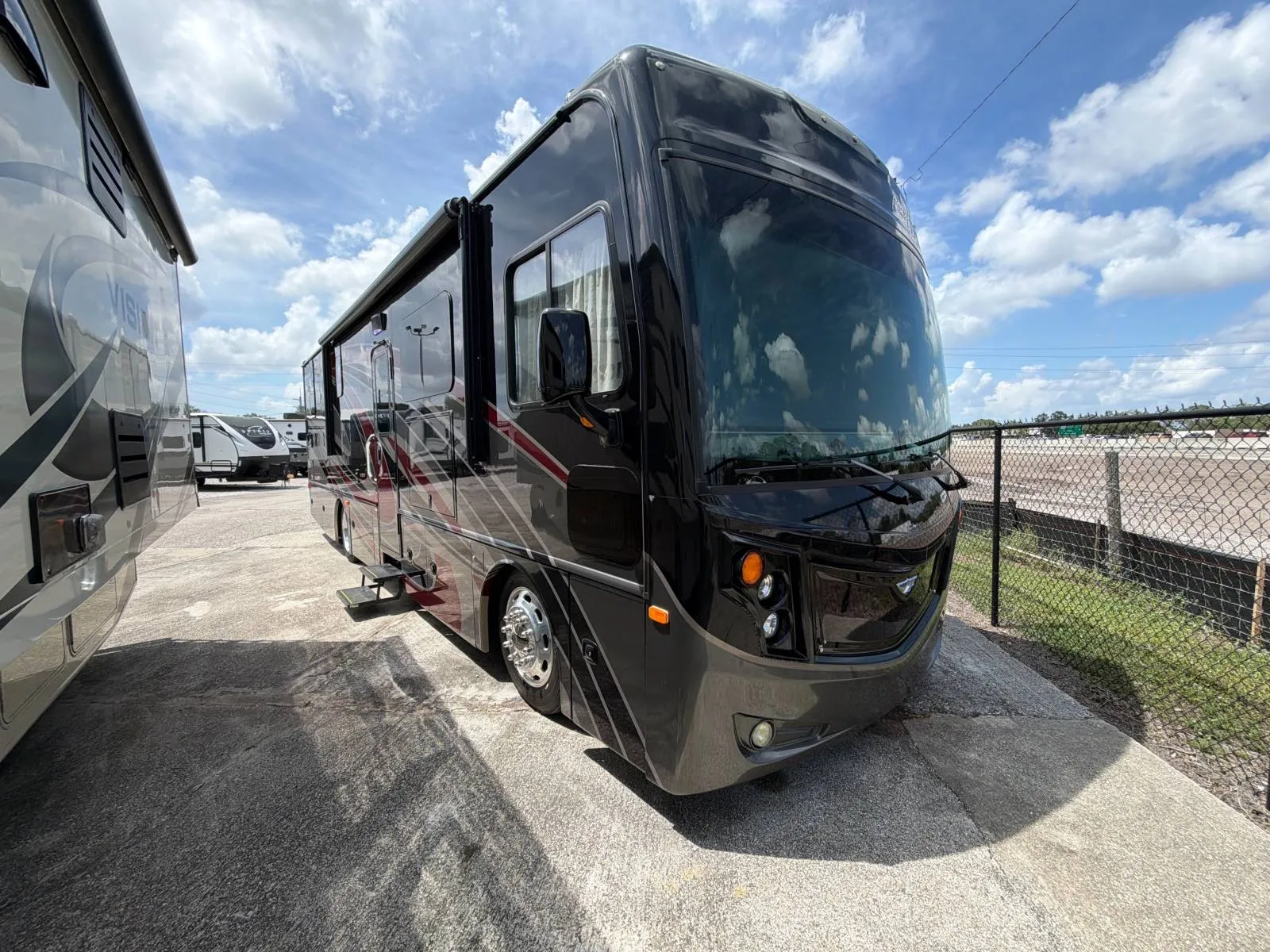 2019 Fleetwood Pace Arrow 33D - Photo 4