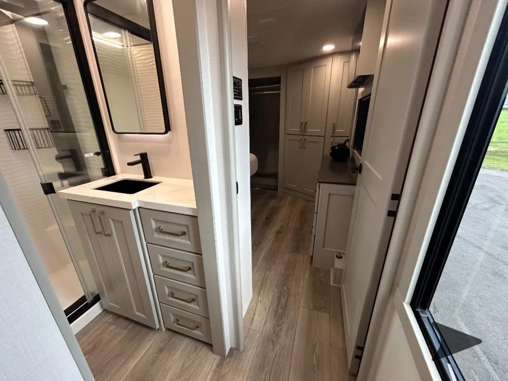 2025 Brinkley Model G 3250, Photos photo 54
