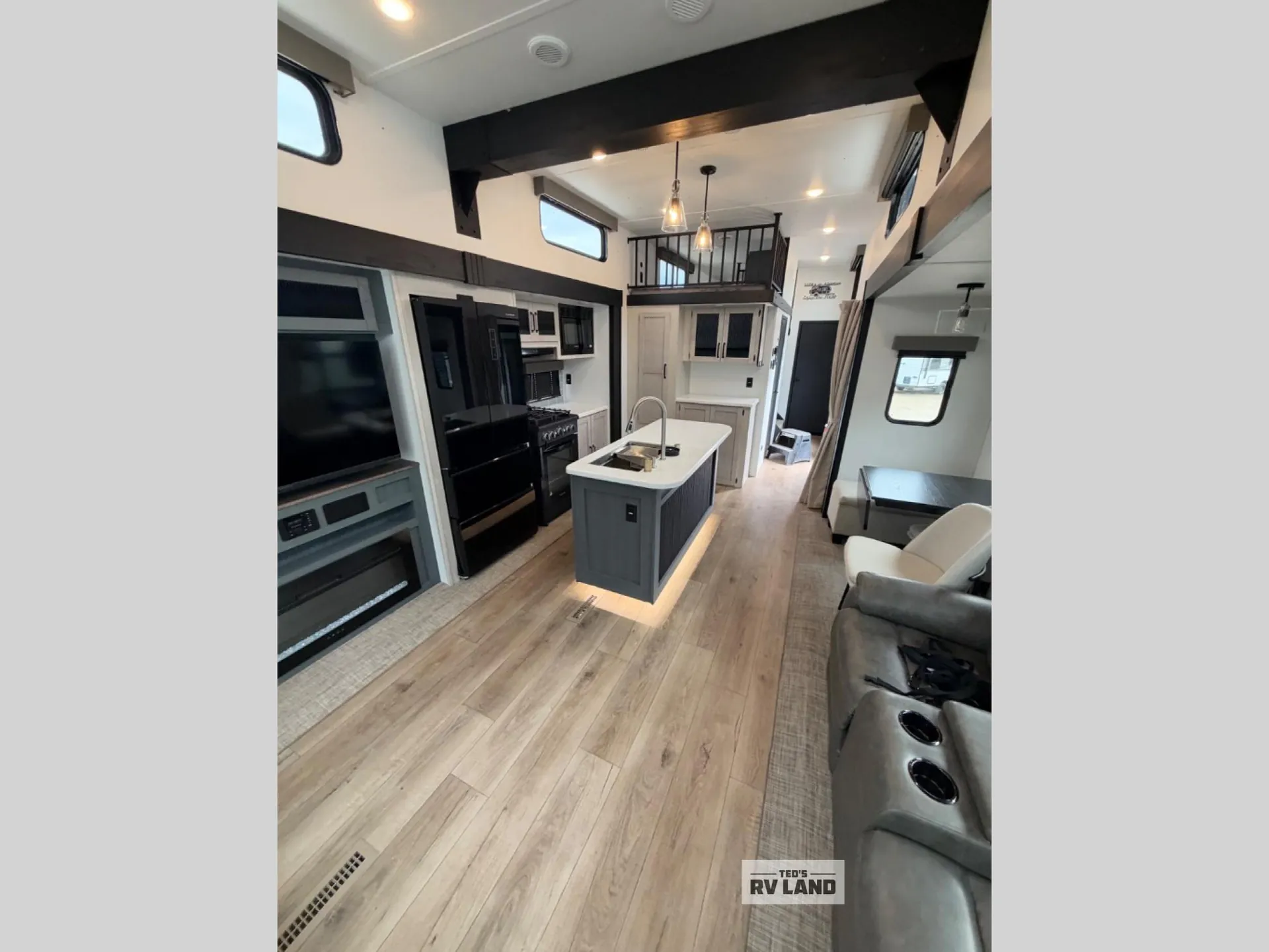 2026 Forest River Puma Vista 401RLFT — Photo 7