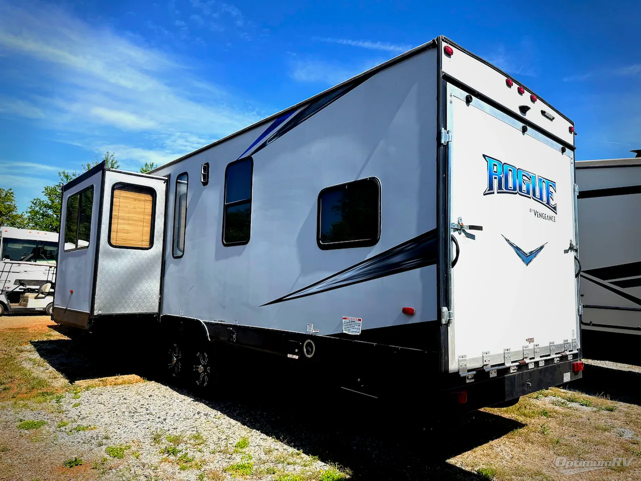 2019 Forest River Vengeance Rogue 32V - Photo 4