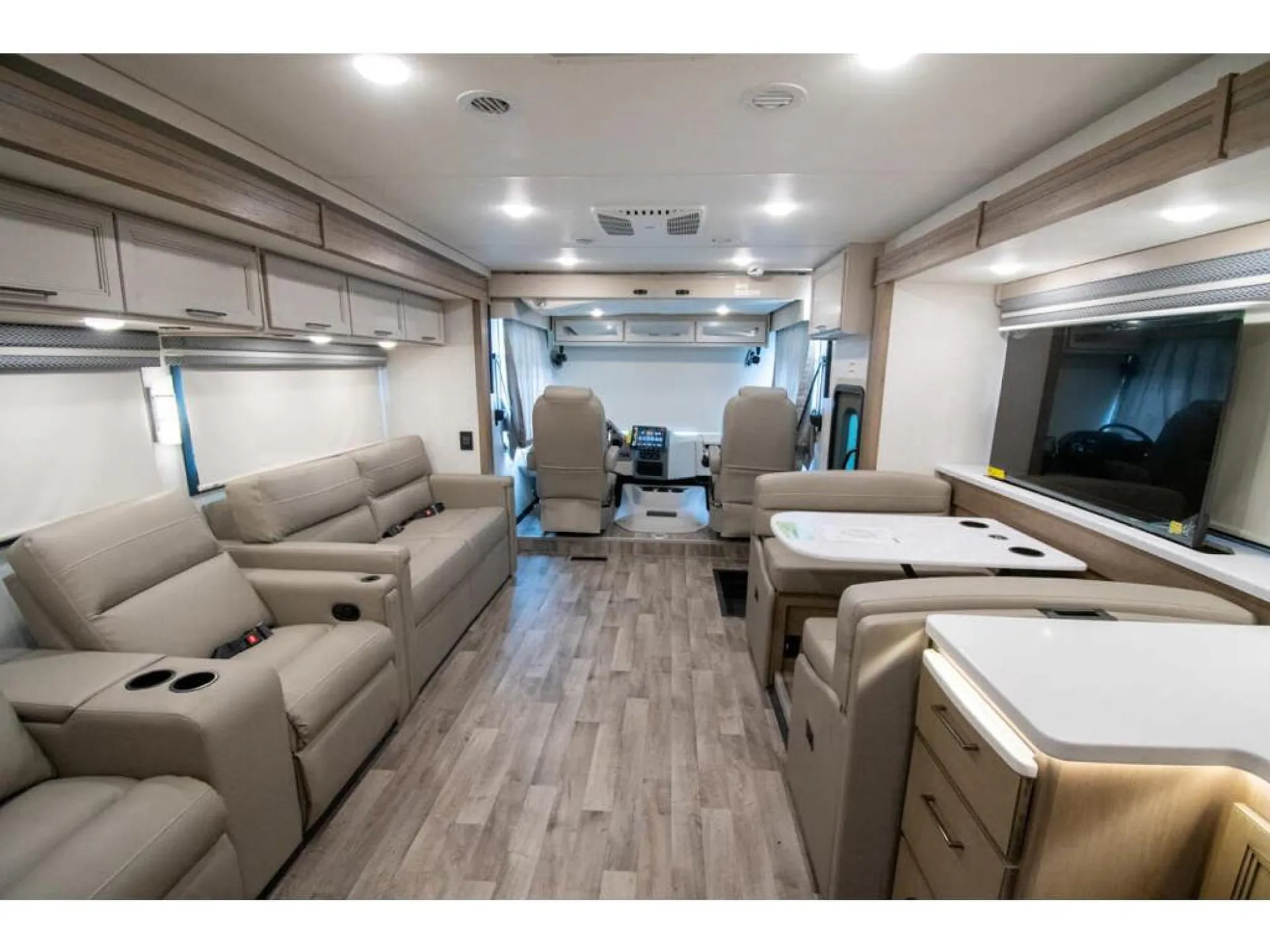 2026 Thor Motor Coach Hurricane 36H - Photo 3