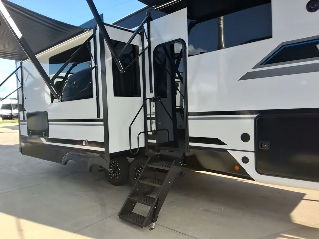 2027 Forest River RV WOLVERINE 32JF — Photo 5