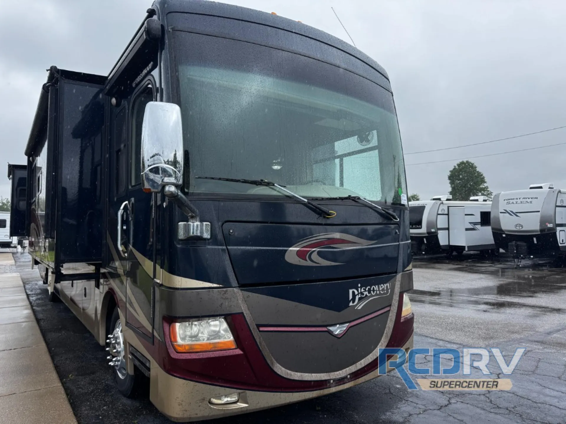 2010 Fleetwood Discovery 40X - Photo 2
