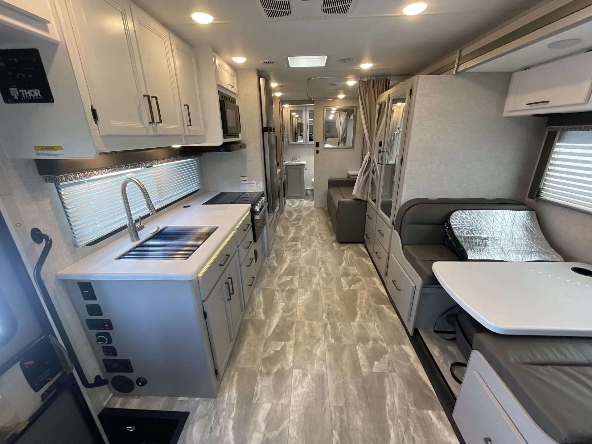 2024 Thor Motor Coach Quantum LP27 — living area main
