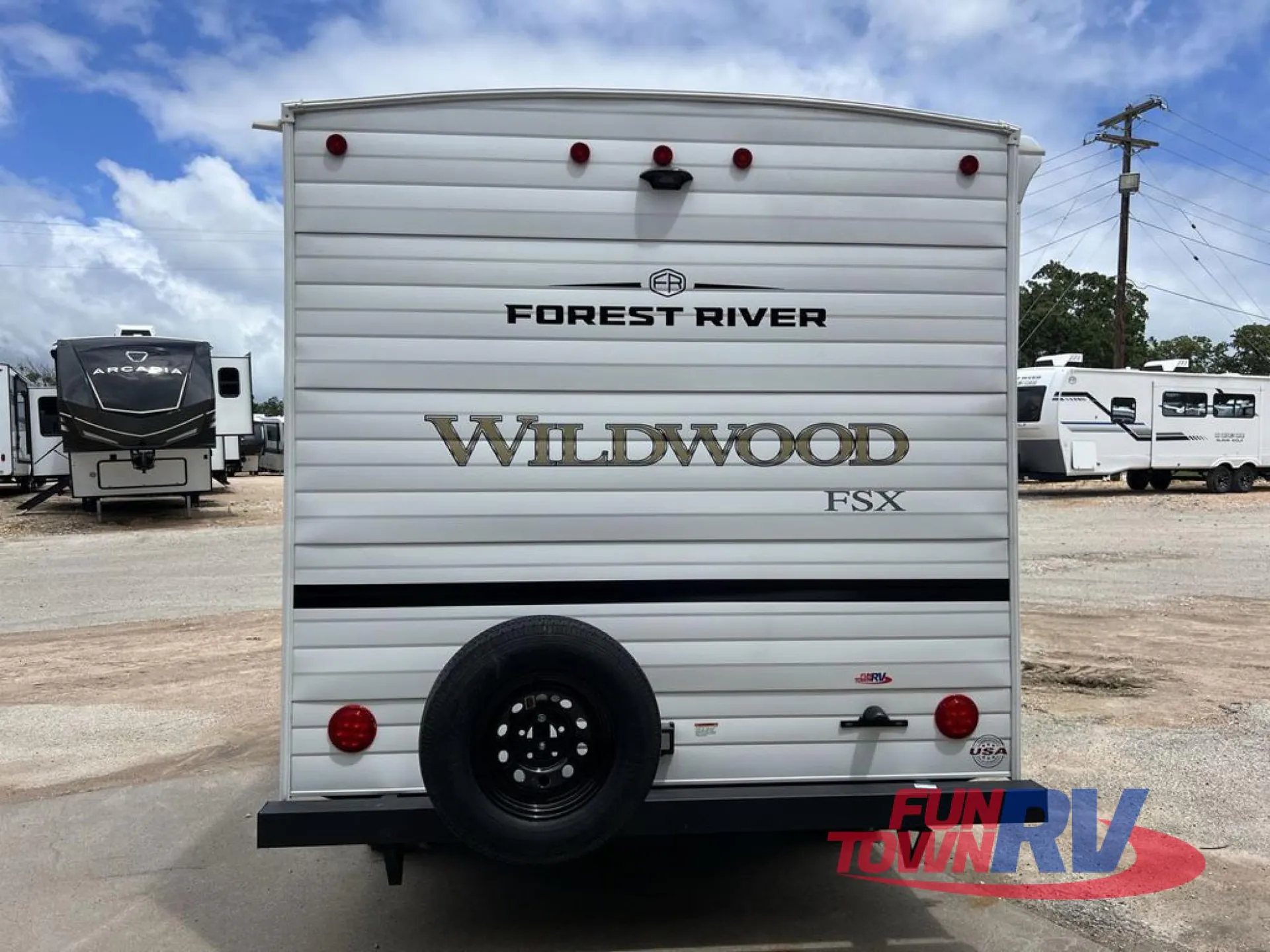 2027 Forest River Wildwood FSX 135ICE — Photo 6