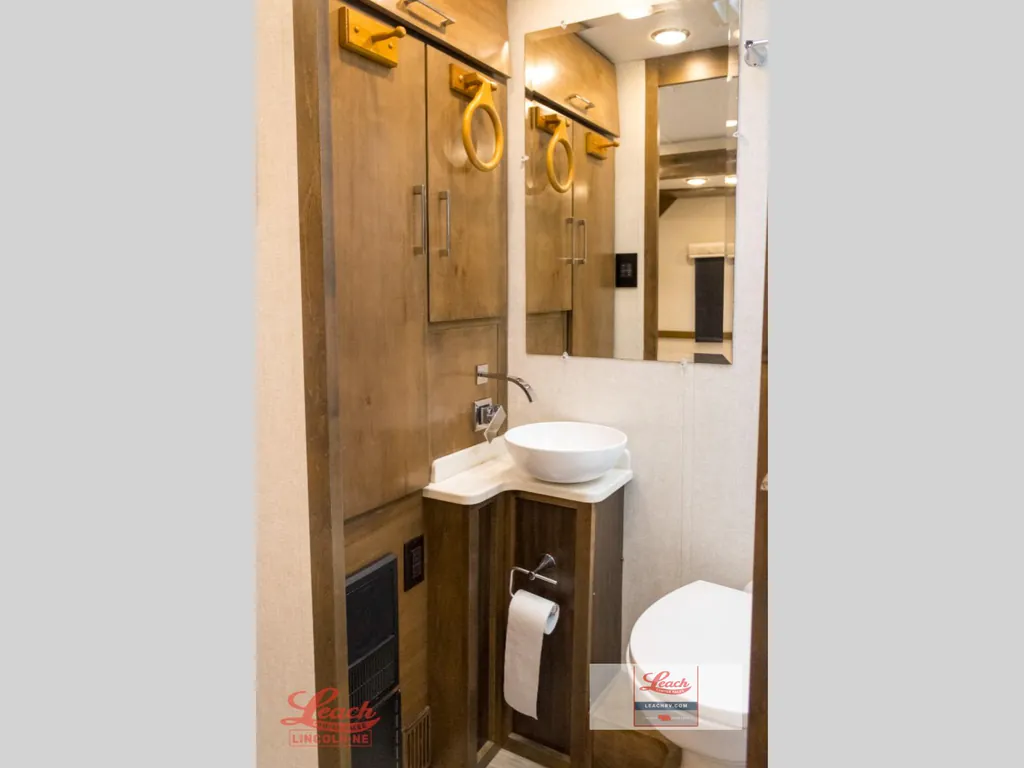 2018 Tiffin Wayfarer 24 FW, Photos photo 19