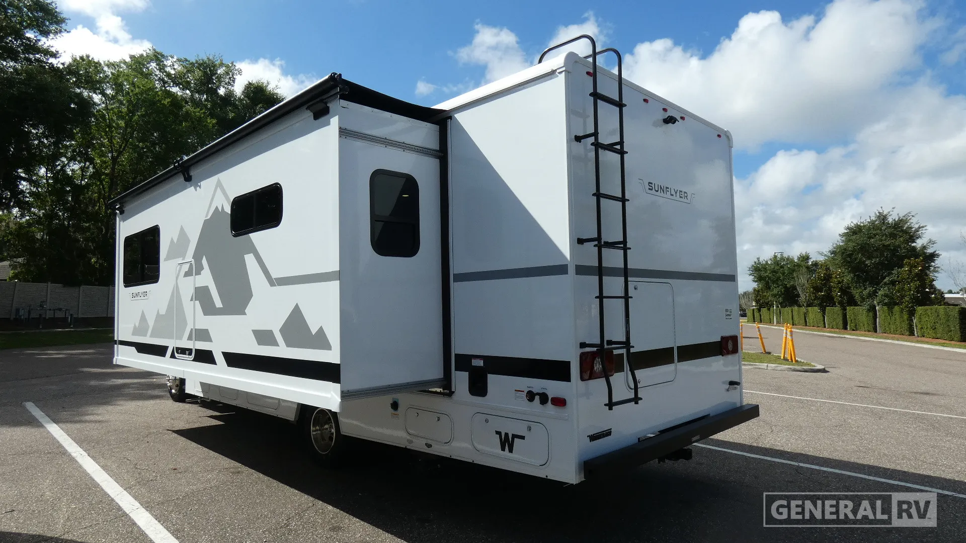 2027 Winnebago Sunflyer 28MB - Photo 4