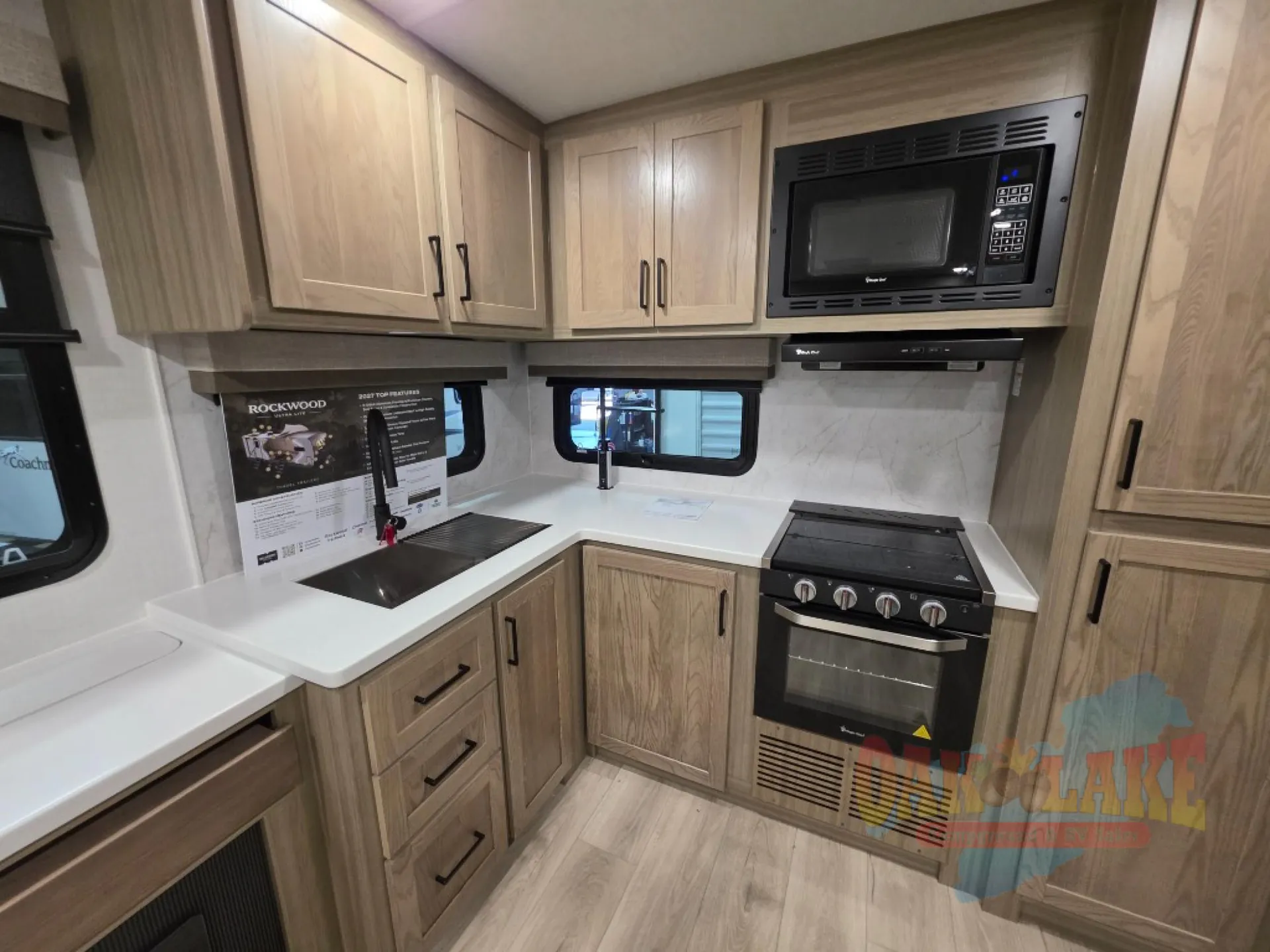 2027 Forest River Rockwood Ultra Lite 2711RK — Photo 7