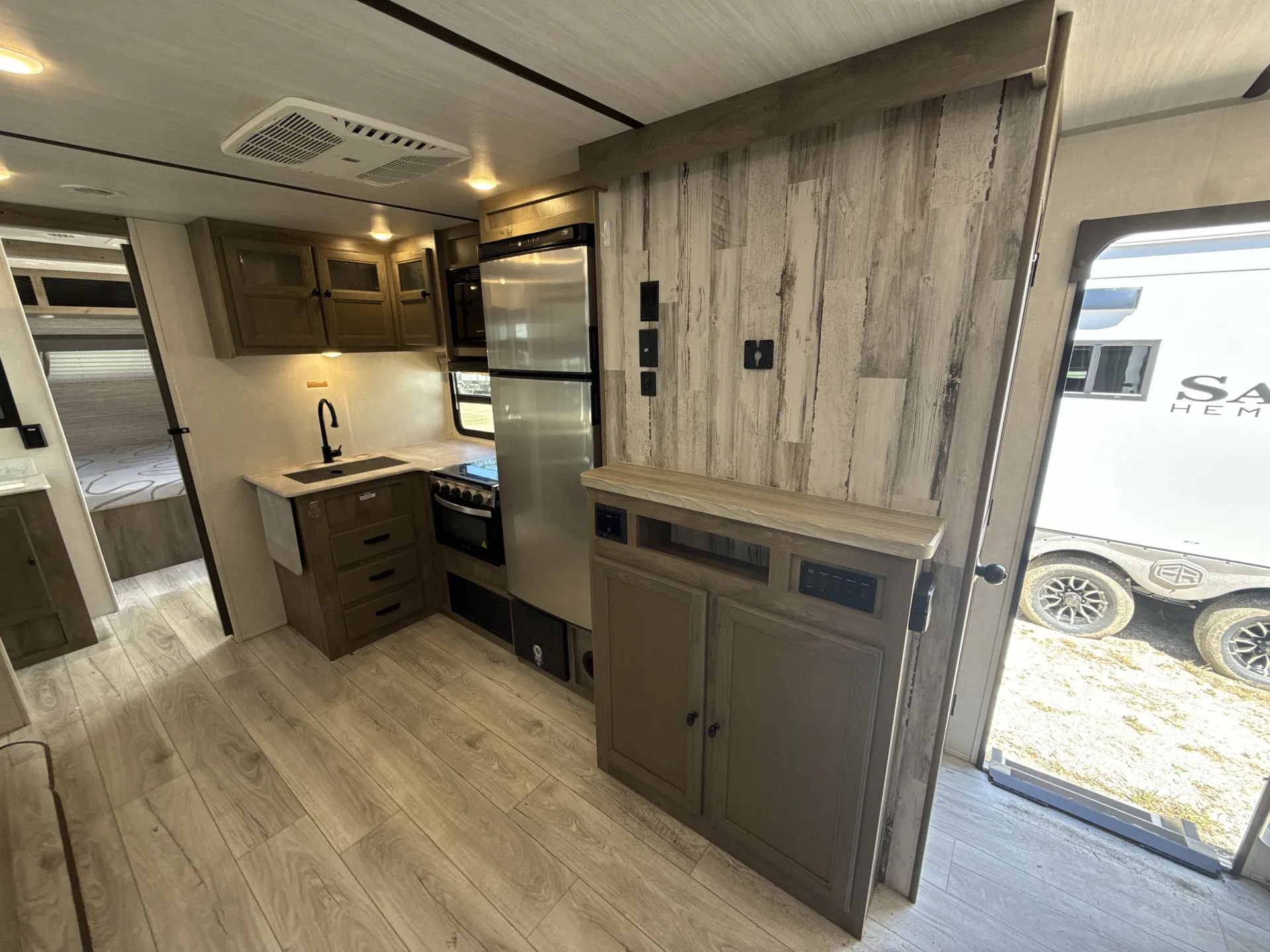 2022 Forest River Surveyor Legend 296QBLE — living area main