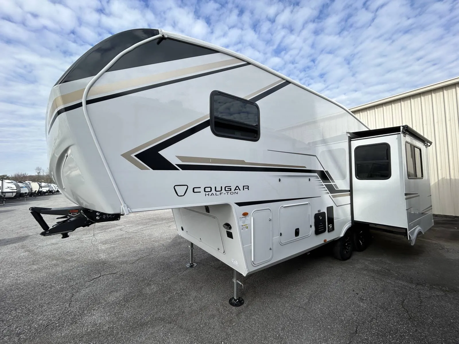 2026 Keystone COUGAR HALF-TON 23MLE - Photo 4