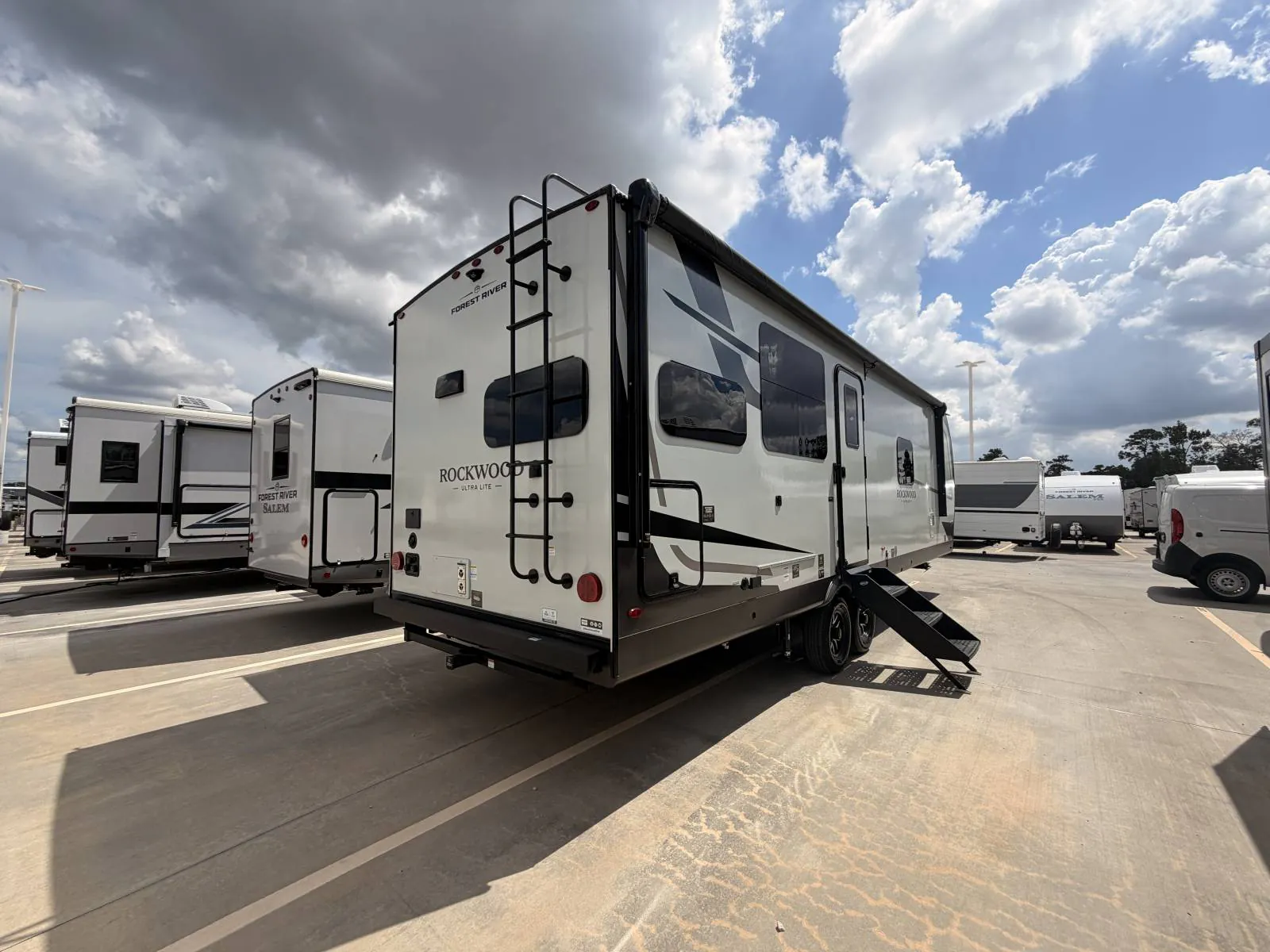 2027 Forest River Rockwood Ultra Lite 2711RK - Photo 4