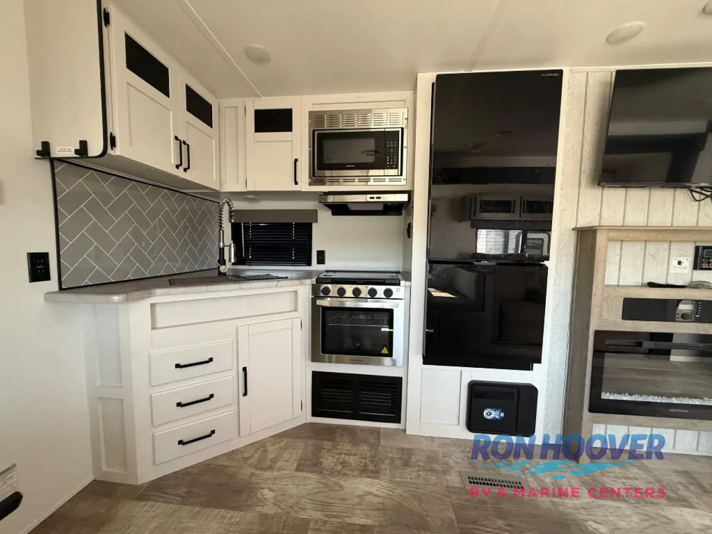 2025 Palomino Puma 337BH, Photos photo 9