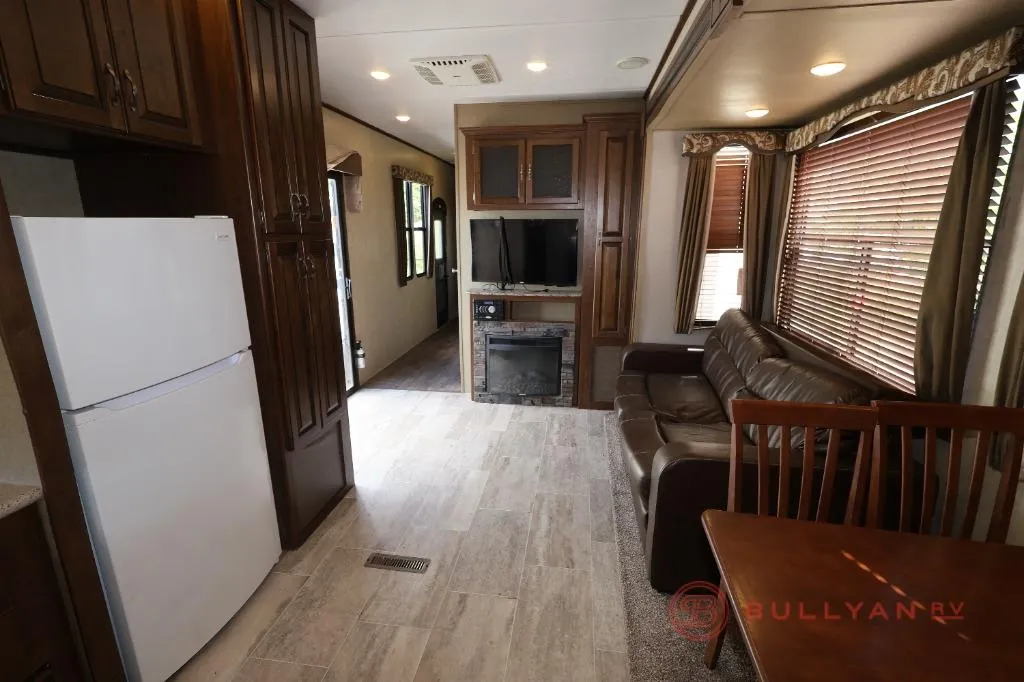 2017 Keystone RV Retreat 39BHTS - Photo 4
