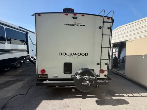 2027 Forest River Rockwood Mini Lite 2109S — Photo 5
