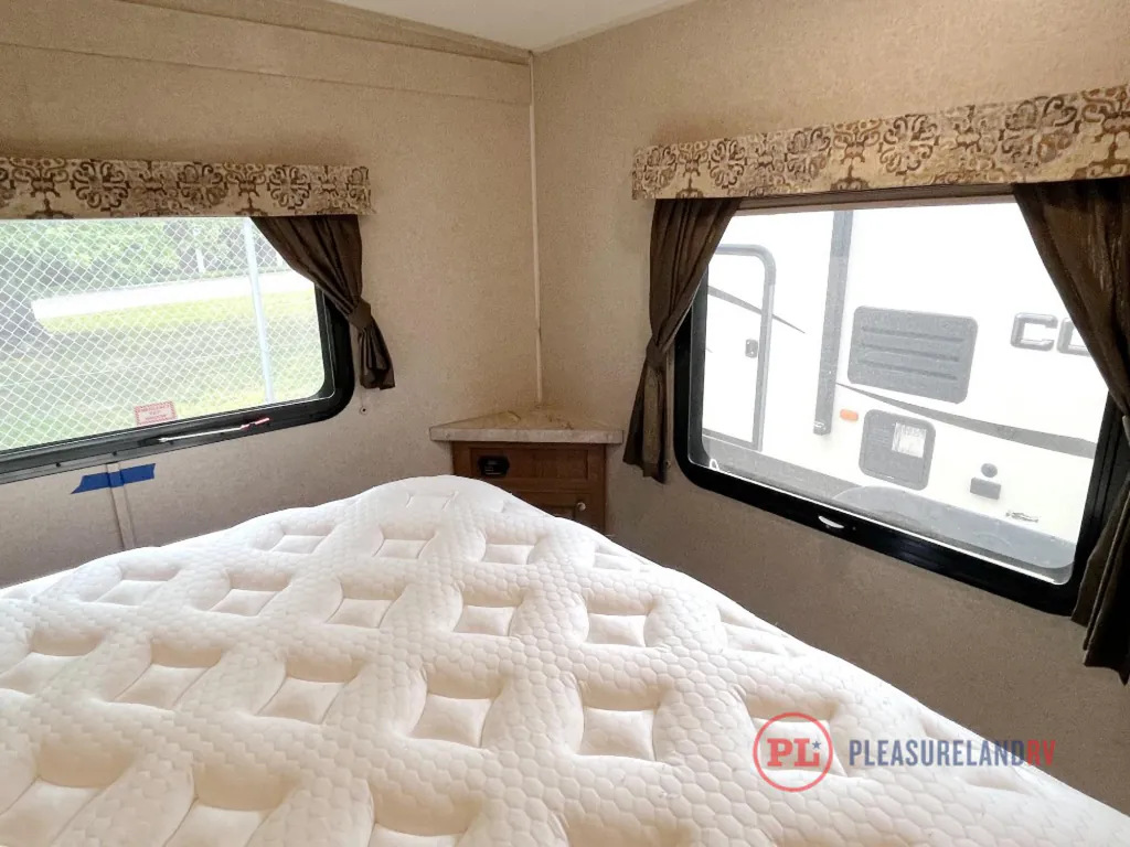 2019 Forest River Flagstaff Micro Lite 25FKS, Photos photo 16