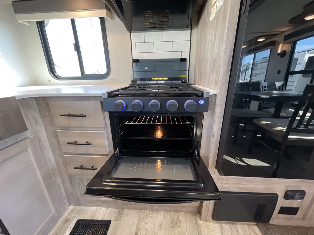 2023 Gulf Stream Conquest 295SBW, Photos photo 12