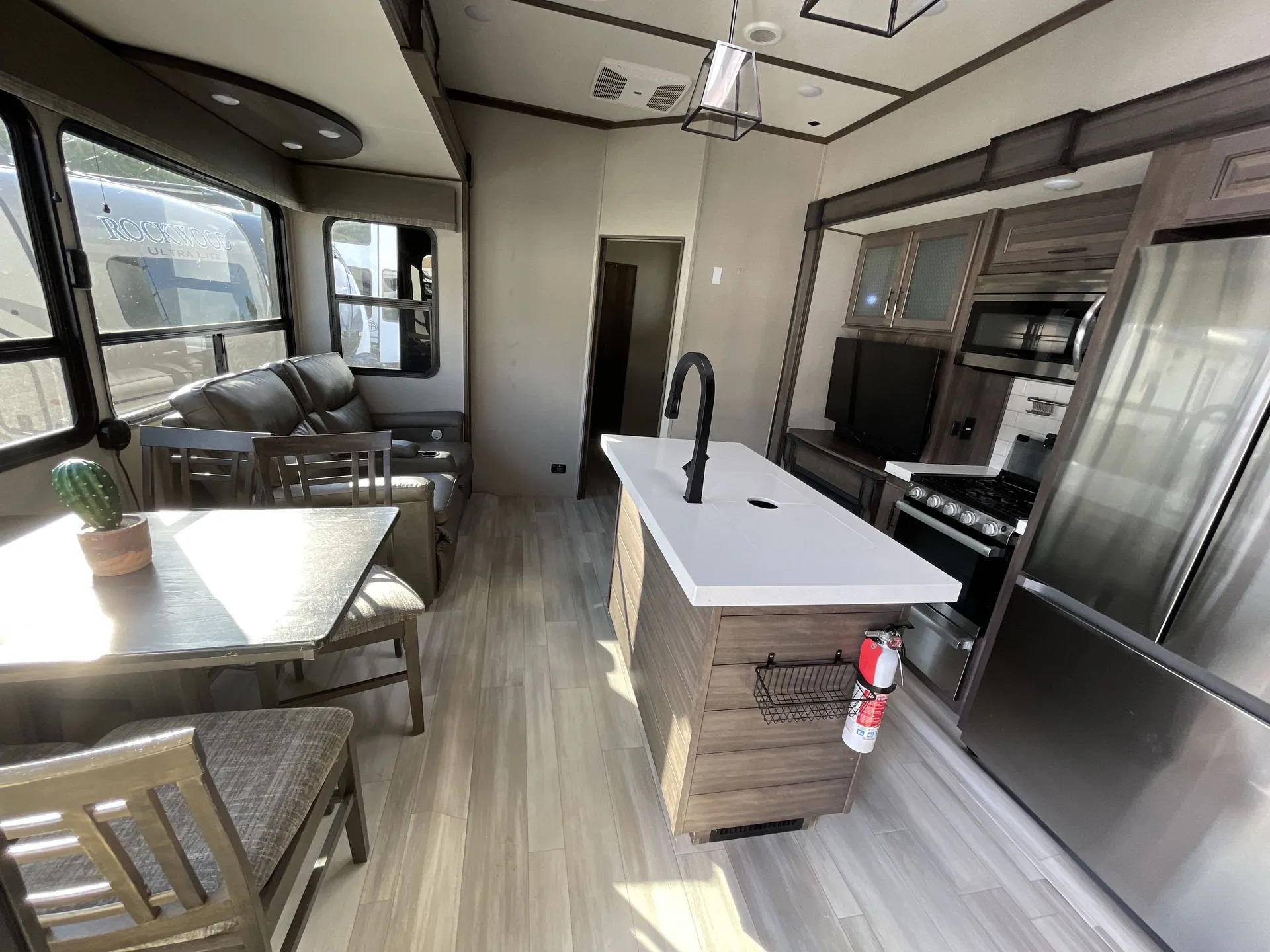 2022 Keystone Montana 3901RK — living area main