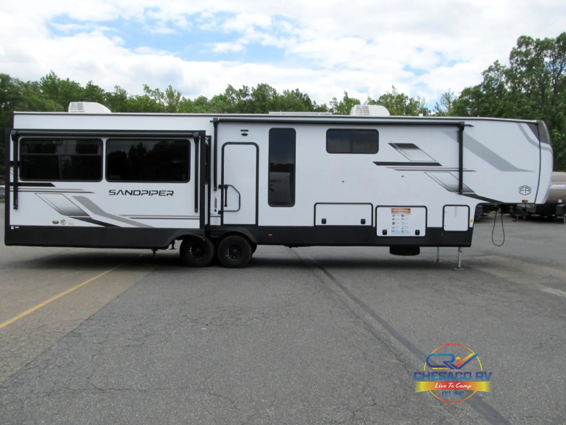 2025 Forest River Sandpiper 3900HBLR - Photo 3