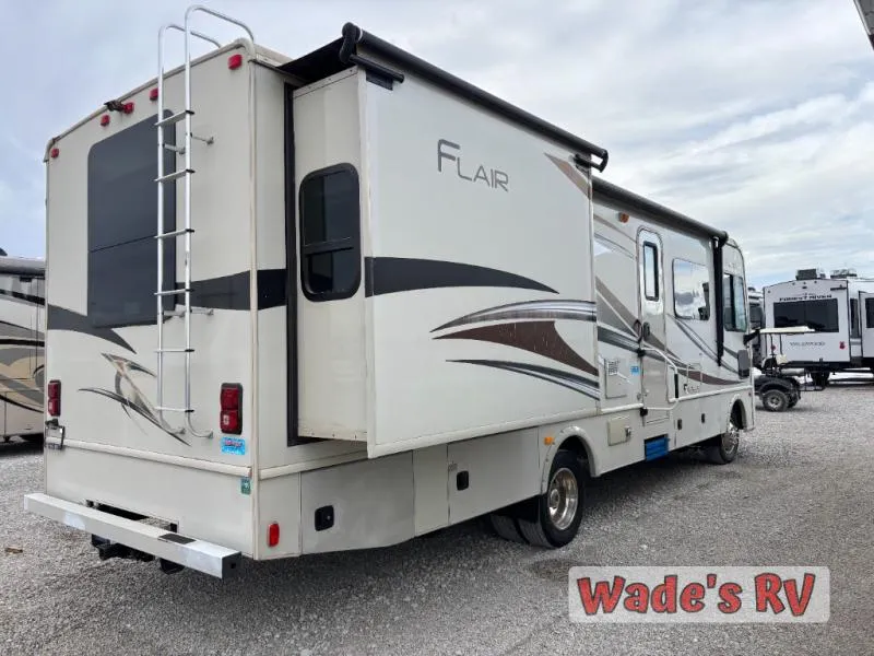 2016 Fleetwood RV Flair 30U - Photo 4