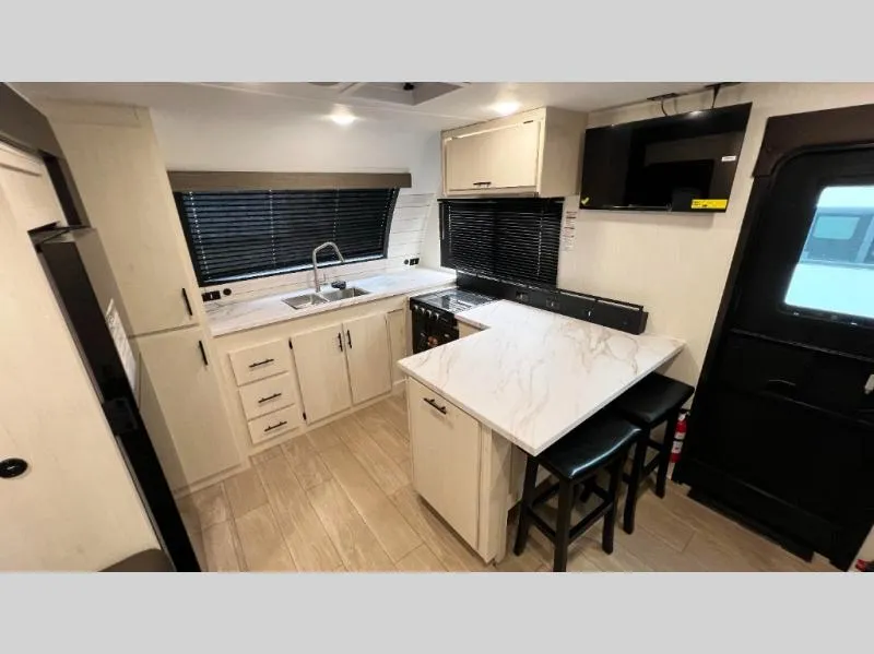 2026 Forest River RV Cherokee Alpha Wolf New    25FKX-L - Photo 3