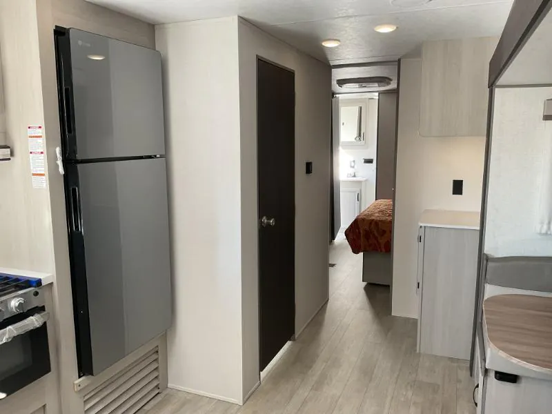 2027 Coachmen Catalina Legacy Edition 333DBDSCK, Photos photo 5