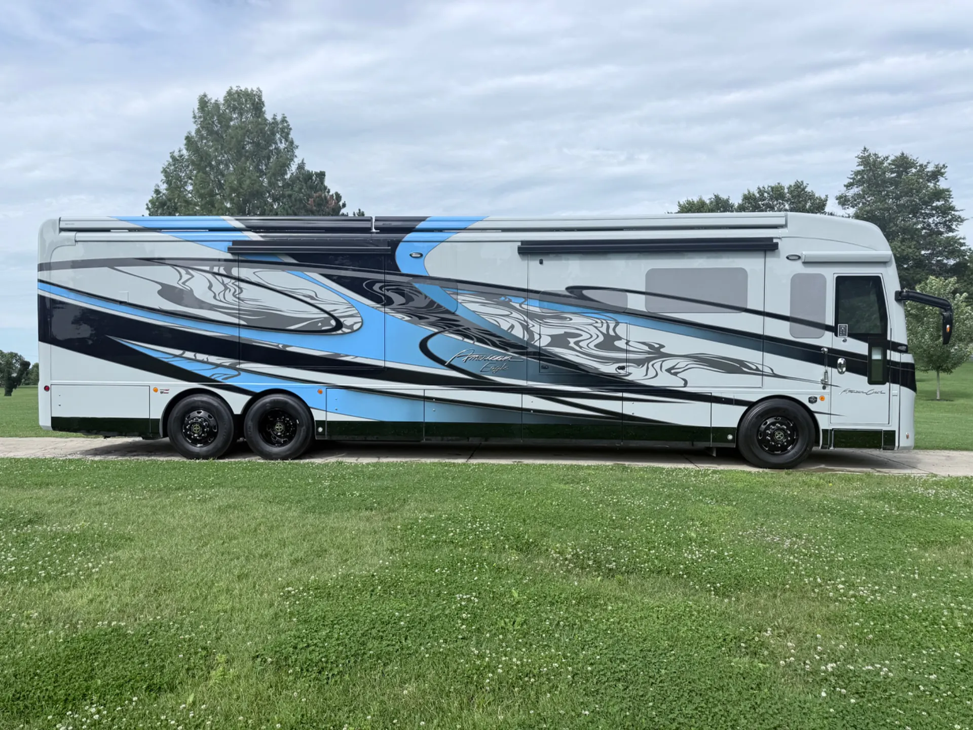 2027 American Coach American Eagle 45FW - Photo 3